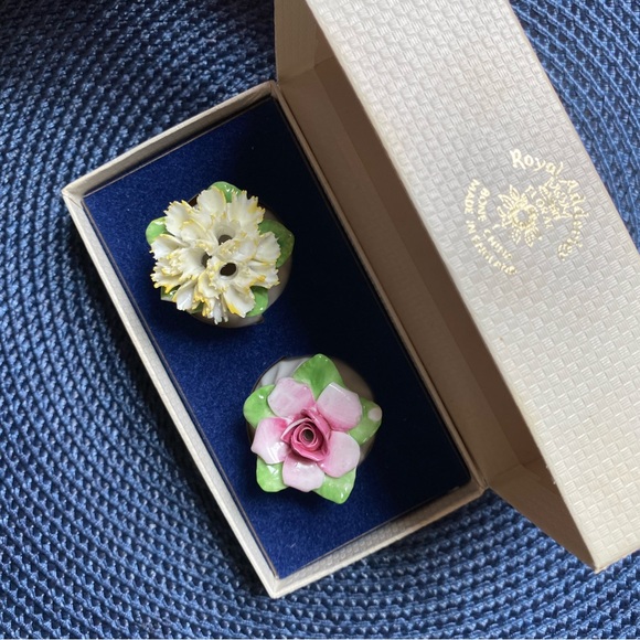 Vintage Royal Adderley Floral Bone China Salt & Pepper Shakers - Picture 5 of 14